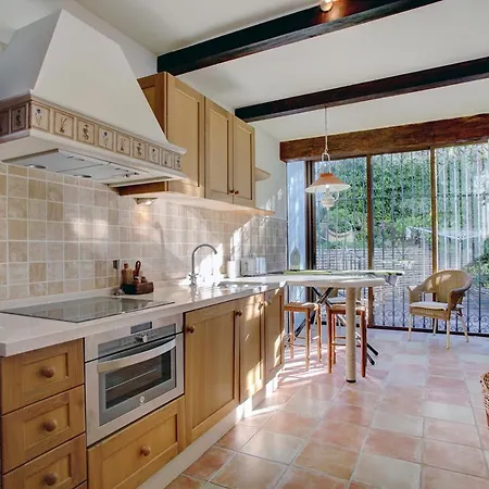 Sleeps 8 Pool